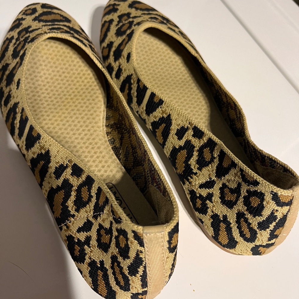 Size 9 Sketchers Memory Foam Flats
